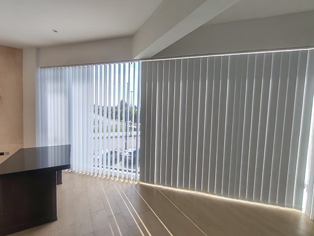 VERTICAL BLINDS